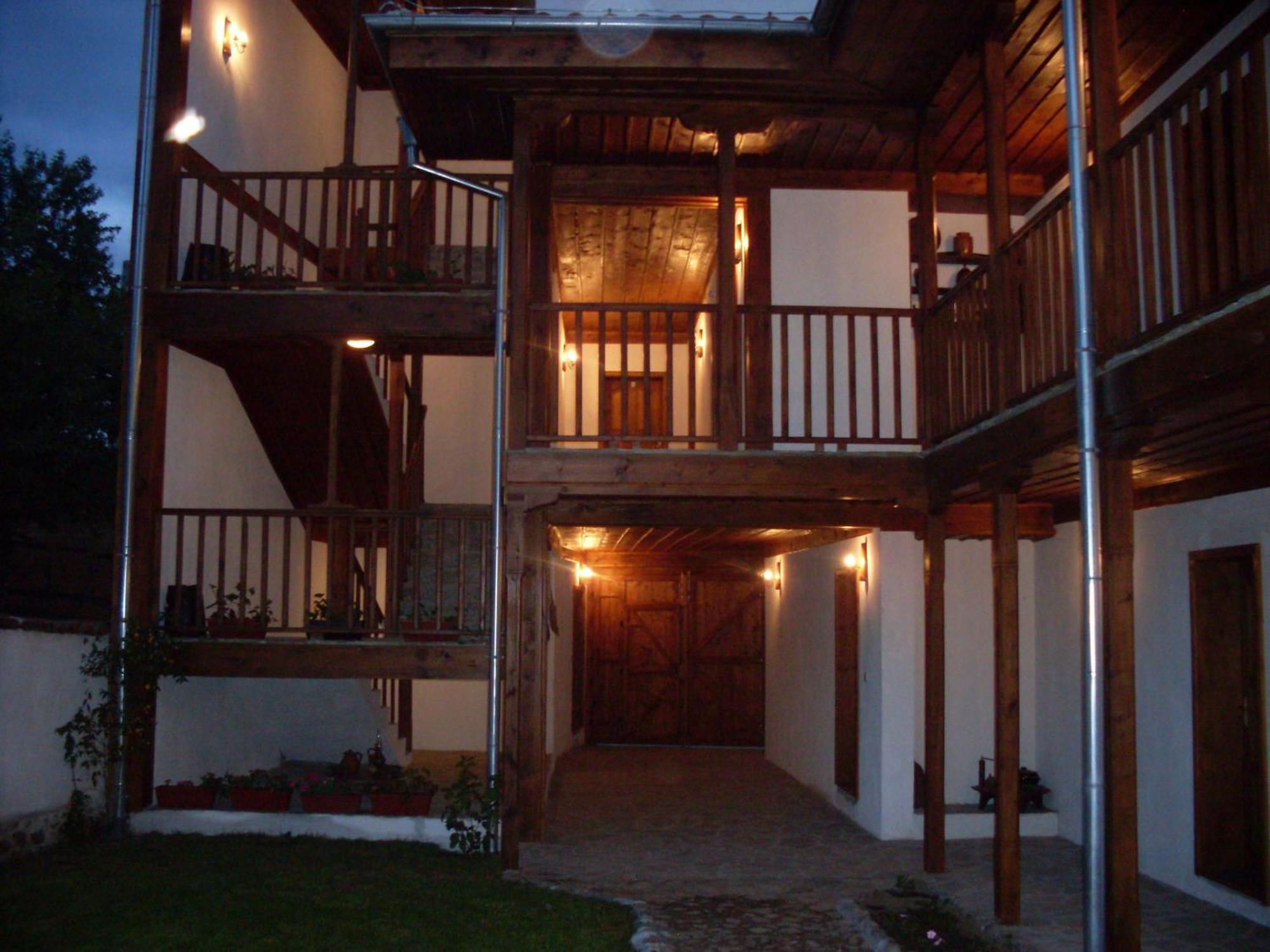 Tsutsovi House Hotel Kalofer Exterior foto