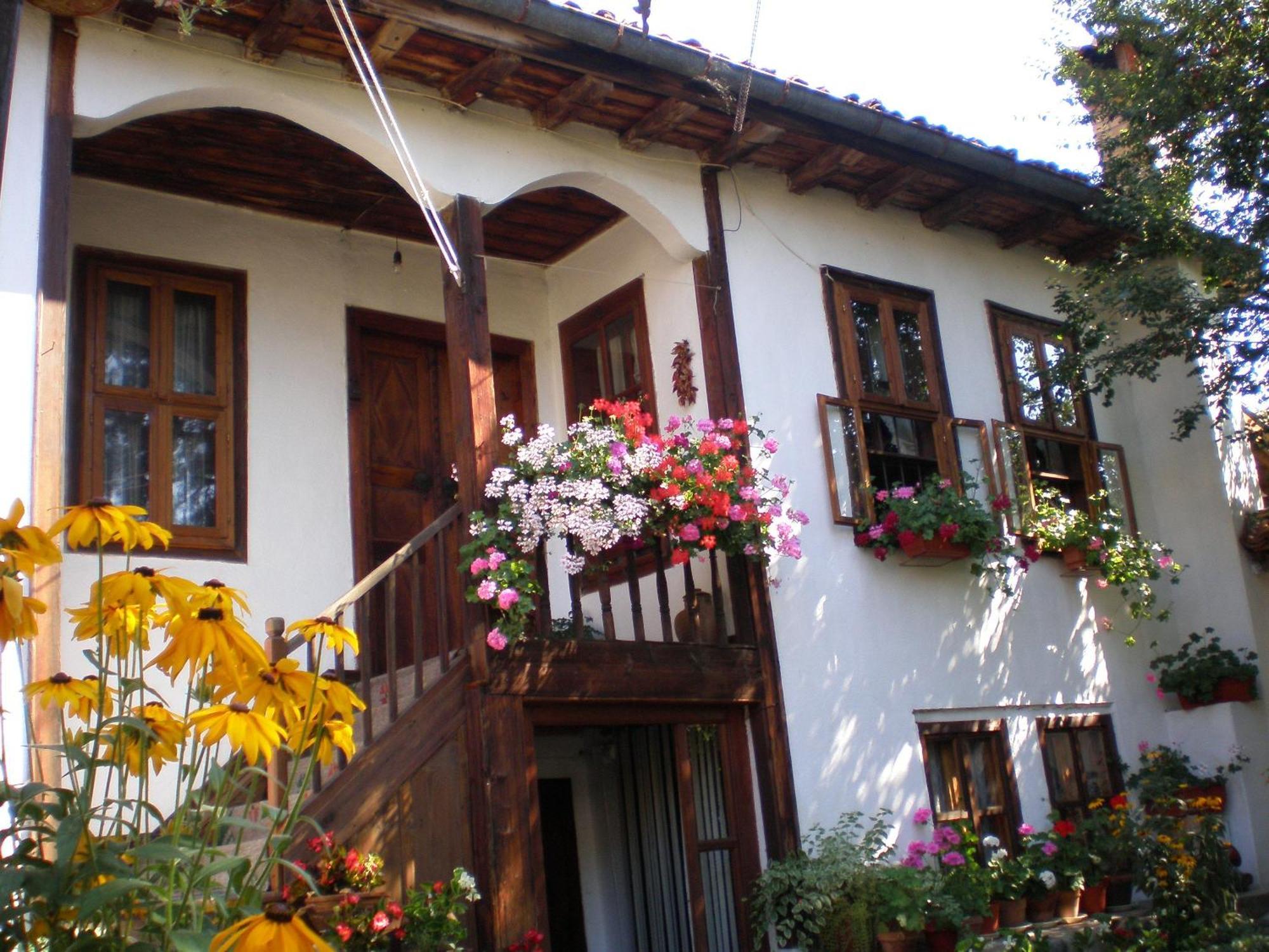 Tsutsovi House Hotel Kalofer Exterior foto