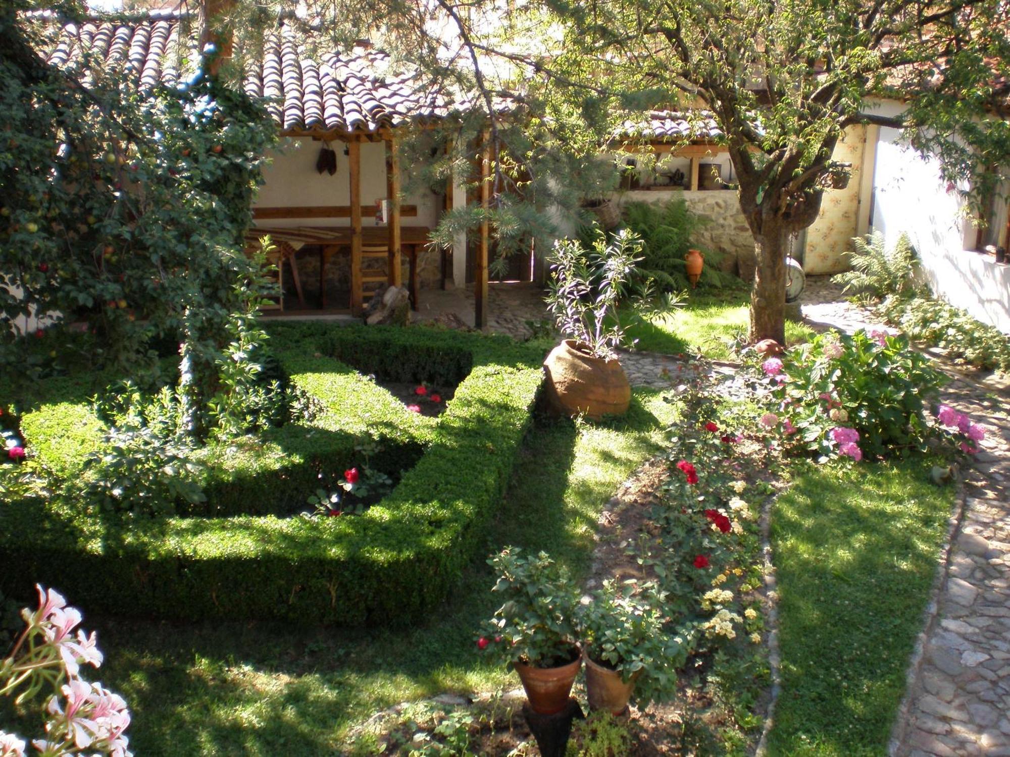 Tsutsovi House Hotel Kalofer Exterior foto