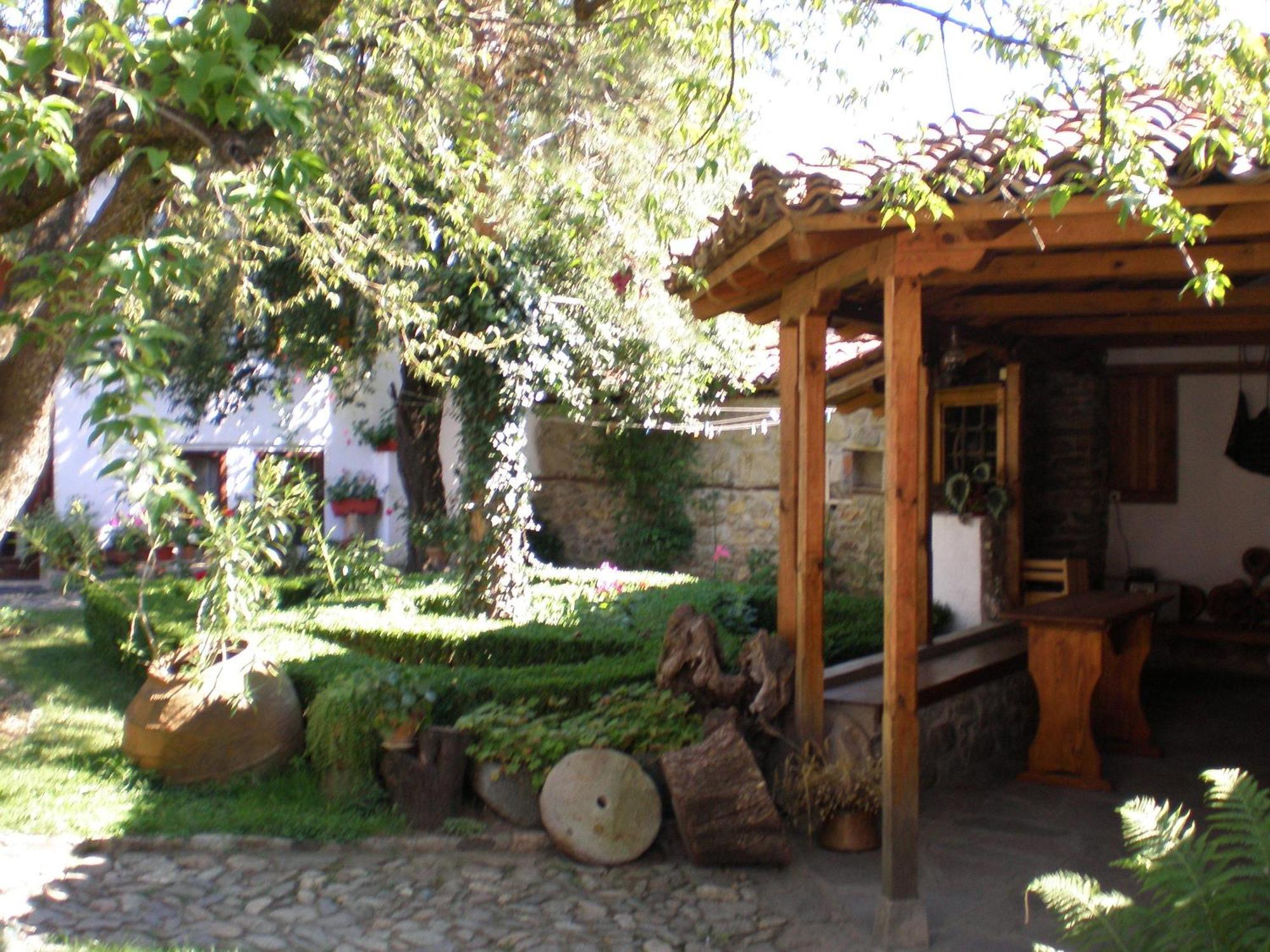 Tsutsovi House Hotel Kalofer Exterior foto